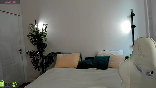 Valerie Woods online show from 12, 7, 2026