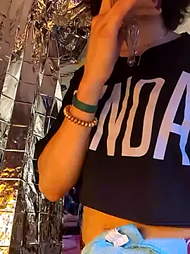 gurlnips online show from 21, 3, 2025