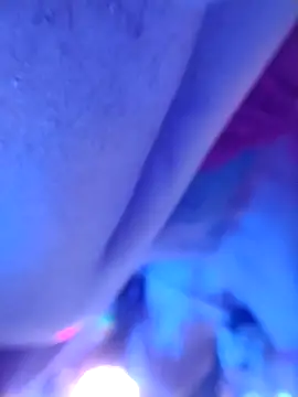 gurlnips online show from 28, 9, 2025