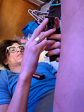 gurlnips online show from 19, 10, 2025