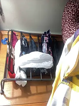 gurlnips online show from 19, 12, 2025