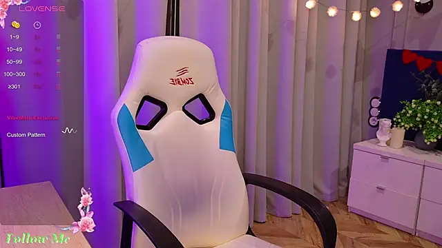 Liv Fay online show from 4, 2, 2025