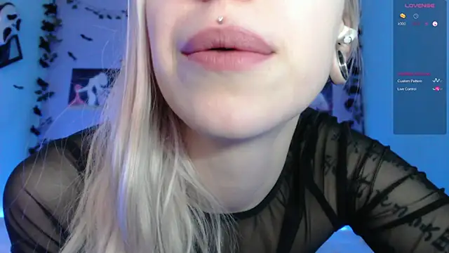 Snapshot of Scarlettsrorm chatting on 1, 2, 2025 Scarlettsrorm online show from 1, 2, 2025