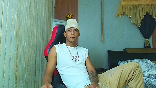 Snapshot of dominic_smith_ chatting on 8, 6, 2026 dominic smith online show from 8, 6, 2026