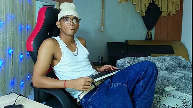 dominic smith  online show from 18, 6, 2026