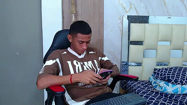 dominic smith  online show from 24, 6, 2026