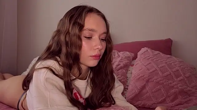 Snapshot of KateVon chatting on 4, 10, 2025 KateVon online show from 4, 10, 2025