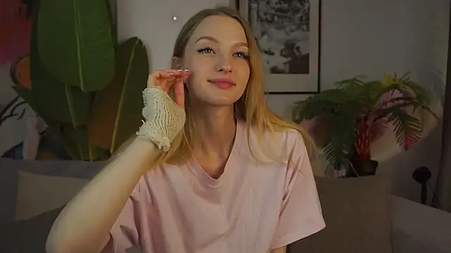 Snapshot of MickeyMyers chatting on 9, 12, 2024 MickeyMyers online show from 9, 12, 2024