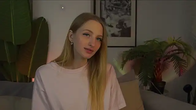 Snapshot of MickeyMyers chatting on 9, 12, 2024 MickeyMyers online show from 9, 12, 2024