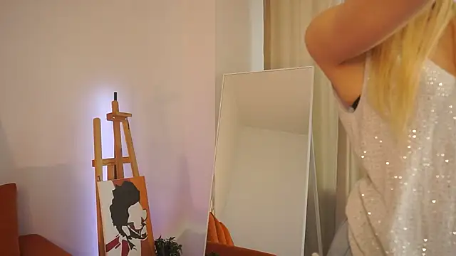 Snapshot of MickeyMyers chatting on 4, 3, 2025 MickeyMyers online show from 4, 3, 2025