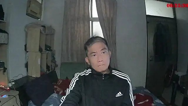 Snapshot of YuHsuant chatting on 12, 2, 2025 YuHsuant online show from 12, 2, 2025