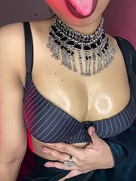 Hot-sexy222 online show from 4, 11, 2025