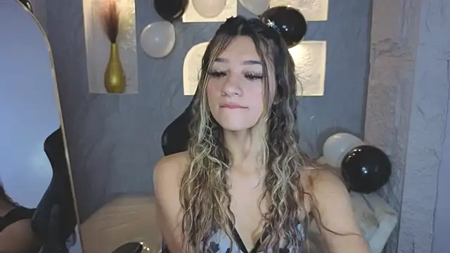 Snapshot of Laurita_b chatting on 20, 12, 2025 Laurita b online show from 20, 12, 2025