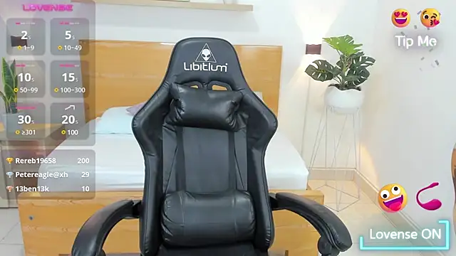 Snapshot of aixa_15 chatting on 10, 2, 2025 aixa 15 online show from 10, 2, 2025