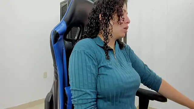 Snapshot of aixa_15 chatting on 16, 9, 2025 aixa 15 online show from 16, 9, 2025