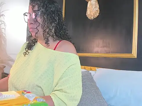 Snapshot of aixa_15 chatting on 3, 10, 2025 aixa 15 online show from 3, 10, 2025