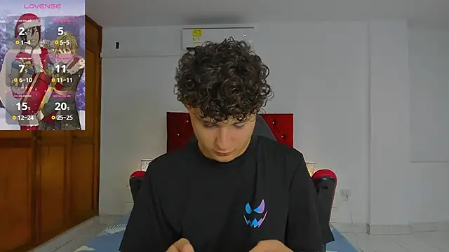 Snapshot of Nathan_Bluee chatting on 14, 12, 2024 Nathan Bluee online show from 14, 12, 2024