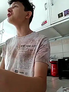 Snapshot of Nathan_Bluee chatting on 5, 1, 2025 Nathan Bluee online show from 5, 1, 2025