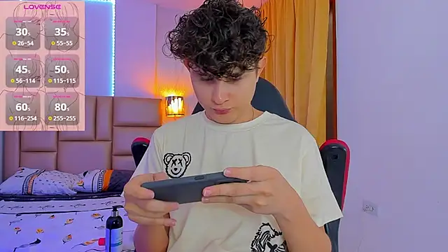 Snapshot of Nathan_Bluee chatting on 13, 2, 2025 Nathan Bluee online show from 13, 2, 2025