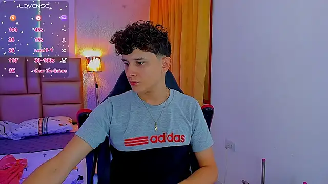 Snapshot of Nathan_Bluee chatting on 19, 2, 2025 Nathan Bluee online show from 19, 2, 2025