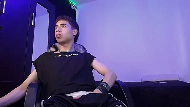 sexybat twink online show from 24, 2, 2025