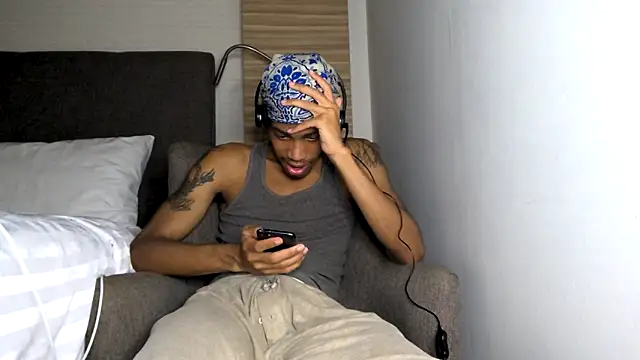 Snapshot of Skinnyblackman chatting on 28, 4, 2026 Skinnyblackman online show from 28, 4, 2026