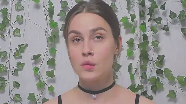 Snapshot of MiaNell chatting on 28, 2, 2025 MiaNell online show from 28, 2, 2025