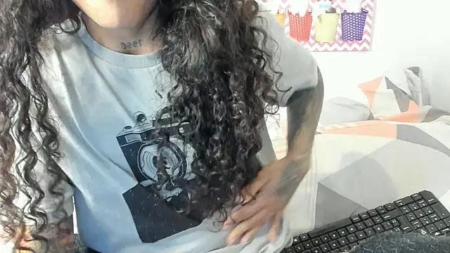 Snapshot of Ama_music chatting on 12, 1, 2025 Ama music online show from 12, 1, 2025