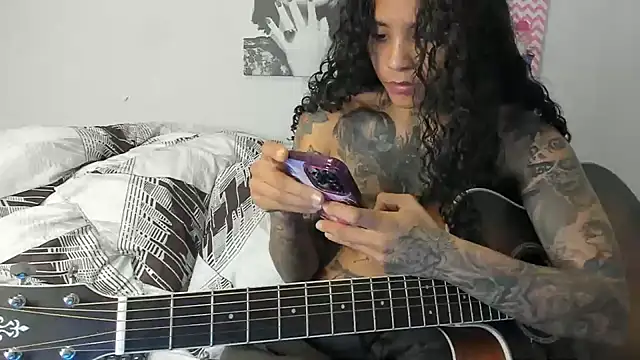 Snapshot of Ama_music chatting on 3, 2, 2025 Ama music online show from 3, 2, 2025