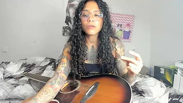 Snapshot of Ama_music chatting on 15, 2, 2025 Ama music online show from 15, 2, 2025