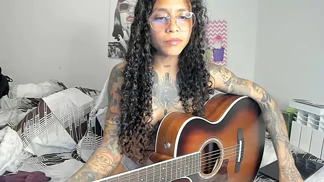 Snapshot of Ama_music chatting on 18, 2, 2025 Ama music online show from 18, 2, 2025