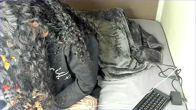 Snapshot of Ama_music chatting on 8, 3, 2025 Ama music online show from 8, 3, 2025