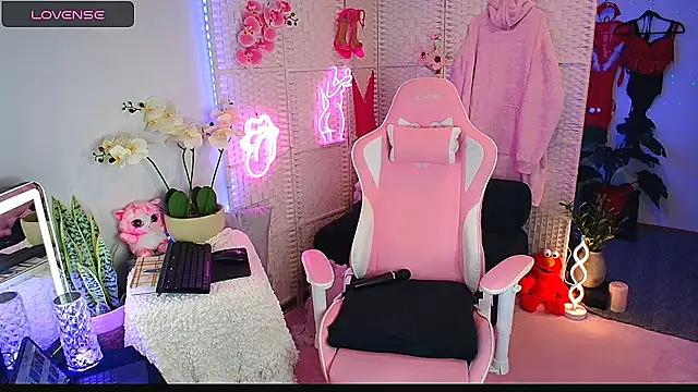 Snapshot of EllieKarrX chatting on 13, 3, 2025 EllieKarrX online show from 13, 3, 2025