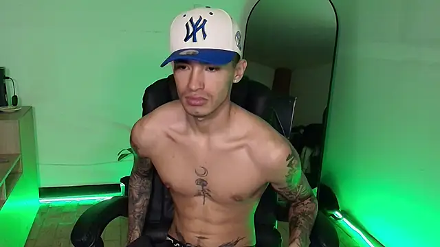 Snapshot of Damon__333 chatting on 3, 12, 2025 Damon 333 online show from 3, 12, 2025