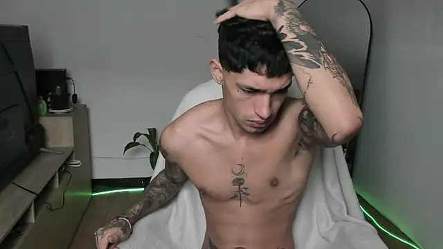 Snapshot of Damon__333 chatting on 20, 12, 2025 Damon 333 online show from 20, 12, 2025