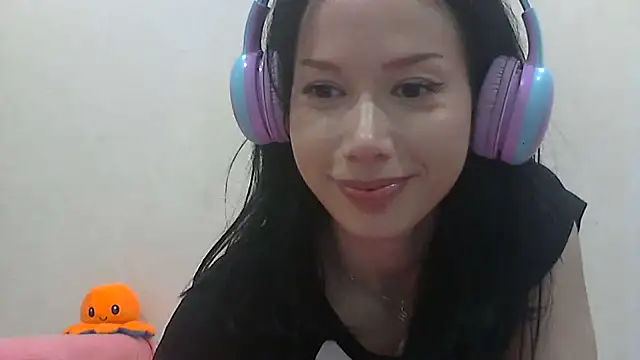 Snapshot of SashaGrinch chatting on 2, 2, 2025 SashaGrinch online show from 2, 2, 2025