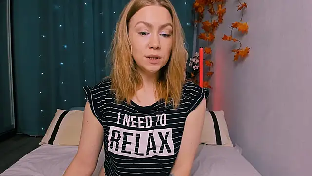 Snapshot of InsatiableFoxX chatting on 14, 10, 2025 InsatiableFoxX online show from 14, 10, 2025