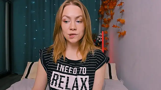 Snapshot of InsatiableFoxX chatting on 17, 10, 2025 InsatiableFoxX online show from 17, 10, 2025