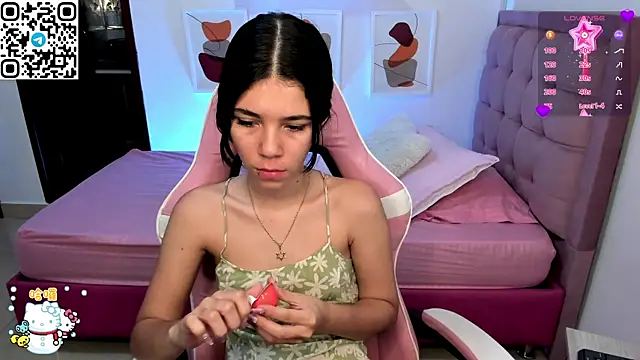 Snapshot of sofi_cute01 chatting on 30, 12, 2024 sofi cute01 online show from 30, 12, 2024