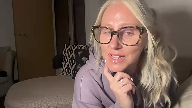 Snapshot of MelodyCollinsUk chatting on 2, 3, 2025 MelodyCollinsUk online show from 2, 3, 2025