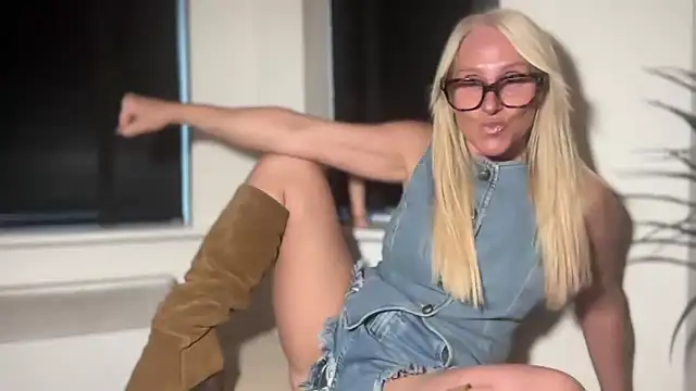 Snapshot of MelodyCollinsUk chatting on 11, 9, 2025 MelodyCollinsUk online show from 11, 9, 2025