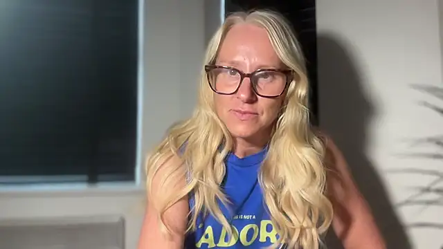 Snapshot of MelodyCollinsUk chatting on 20, 9, 2025 MelodyCollinsUk online show from 20, 9, 2025