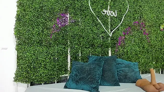 valentina 0  online show from 24, 11, 2025