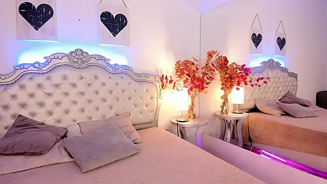 Snapshot of NiaColusi chatting on 22, 10, 2025 NiaColusi online show from 22, 10, 2025