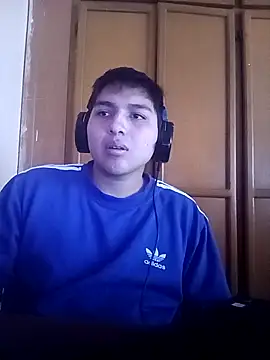 Snapshot of LoganFinds chatting on 17, 11, 2025 LoganFinds online show from 17, 11, 2025