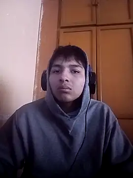 Snapshot of LoganFinds chatting on 23, 11, 2025 LoganFinds online show from 23, 11, 2025