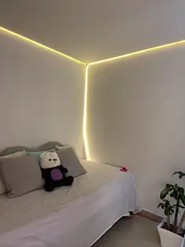 AmmyCollinsW online show from 2, 4, 2026