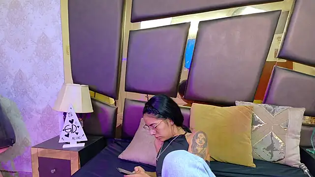 NicoleEsposito online show from 18, 2, 2026