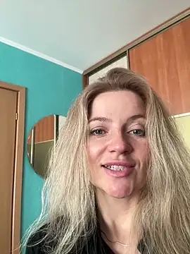 Snapshot of AlisonXCristal chatting on 14, 4, 2026 AlisonXCristal online show from 14, 4, 2026