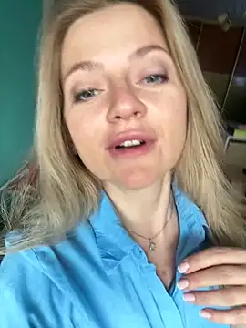 Snapshot of AlisonXCristal chatting on 15, 4, 2026 AlisonXCristal online show from 15, 4, 2026